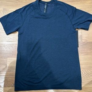 NWT Lululemon Size Small Metal Vent T Shirt